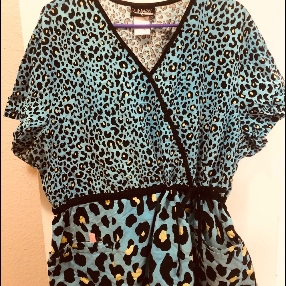 Cherokee scrub top